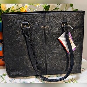 💐 LIQUIDATION 100% Lether Black Embossed Tote Bag BRAND NEW